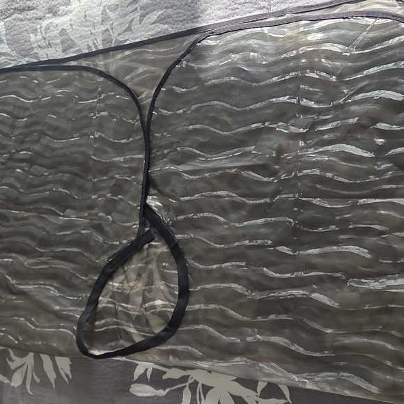 Plastic Hairdressing Cape - Picture 3 of 5